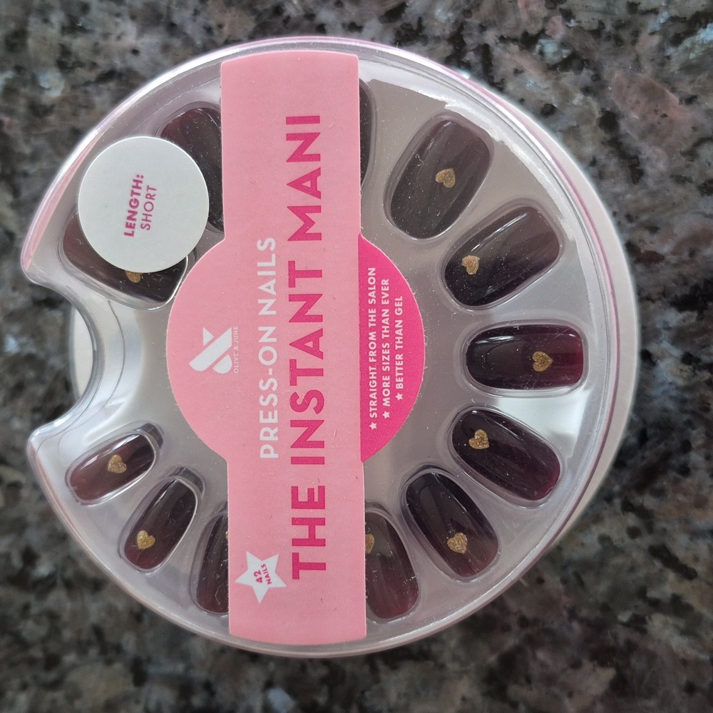 Olive & June NEW Short Valentine’s Day Press on Nails